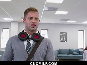 FREEUSE OFFICE BBW MILF GETS FUCKED DOGGYSTYLE WHILE WORKING HARD