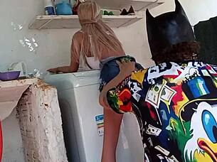 gostosa esposa traindo com sex toy outdoor