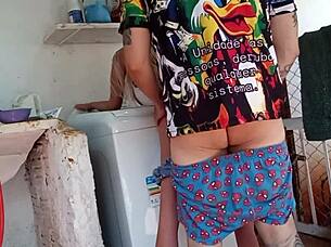 gostosa esposa traindo com sex toy outdoor