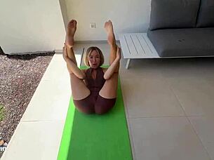 Yoga trainer fucked doggystyle in crowded park daytime thrill