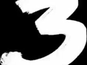 Surprise beach handjob explosion 😲💦