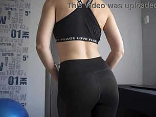 fitness babe teases panty lines thru tight yoga leggings