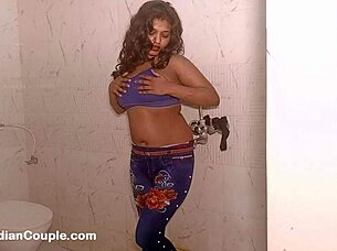 Indian college babe, wanna see my nude shower dance?