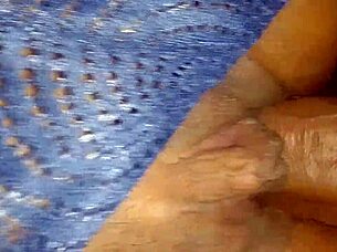 gostosa esposa takes massive cum after wild bedroom sex