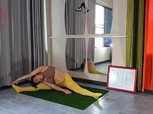 regina noir's panty-free yoga stretches into gym tights rip