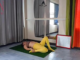 regina noir's panty-free yoga stretches into gym tights rip