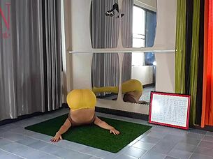 regina noir's panty-free yoga stretches into gym tights rip