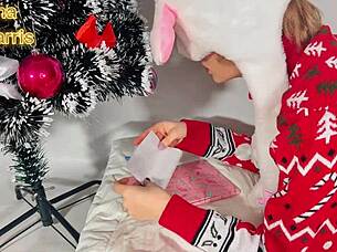 i couldnt believe exchanging gifts with santa claus at christmas felt so damn magical you know