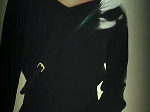 Watch this cute Taiwanese ladyboy stroke her monster cock to public cumshot?