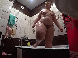 hidden cam spies fat model's big ass shower backstage