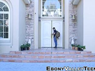 Cute ebony teen amateur delivers classy oral in HD