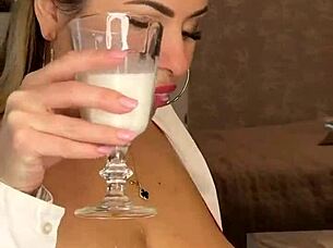 milf huge saggy tits milk lick natural boobs beauty