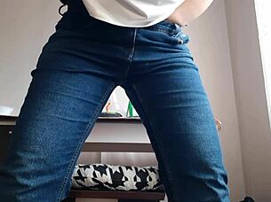 hey, watch this hot secretary masturbate right in her office