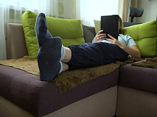 wanna see this sexy teen's wrinkled soles up close for foot fetish?