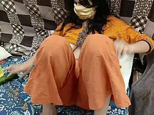 Pakistani babe fucked after cucumber catch