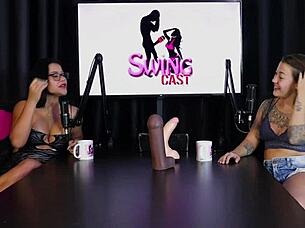 gostosa strips after sucking big black cock loves anal