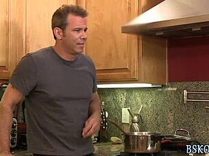 HOTTIE GETS PUSSY LICKED AND EATEN IN MFF THREESOME ORGY