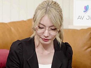 sexy taiwan tutor miss li zhiyan givin footjob an suckin cock 4k pt1