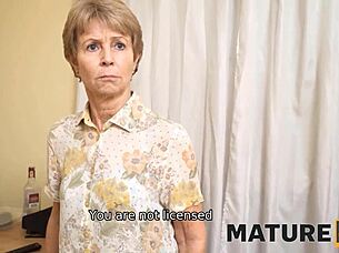 granny maid in stockings rides employer's cock after cleaning 😍🧹