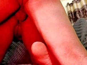 Skinny amateur girlfriend wet pussy fucked in boyfriend's home ffm 3some cumshot