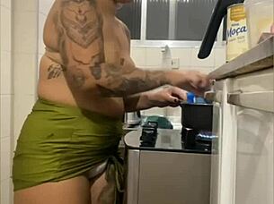 wanna see my swollen pussy flash live in the kitchen mini skirt?