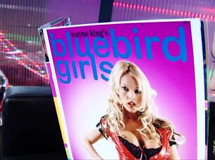 Horny guy bangs beautiful shaved hottie pussy on sofa