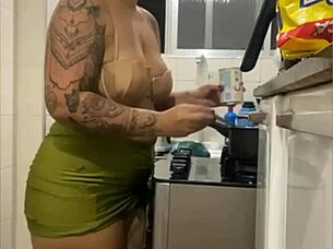 wanna see my swollen pussy flash live in the kitchen mini skirt?