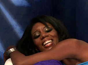 Fucking Beautiful Black Milf's Shaved Pussy in Heels