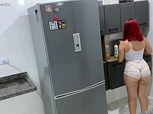 Contratei EMPREGADA com shortinho na BIG ASS louco de tesão!