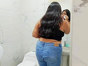 stranger helps dumped latina chica after boyfriend leaves