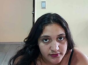 stranger helps dumped latina chica after boyfriend leaves