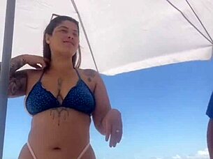 quase transamos flashing big african cock pussy on crowded beach