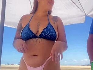 quase transamos flashing big african cock pussy on crowded beach