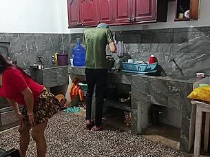 hey my perverted neighbor flashes her huge curvy ass while he's right there watching the kinky homemade show