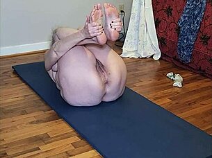 hot mature babe stretches big ass and tits in naked yoga 🧘‍♀️🔥