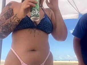 quase transamos flashing big african cock pussy on crowded beach