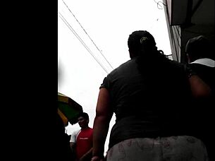 Peruvian babe shopping turns into steamy outdoor fuck