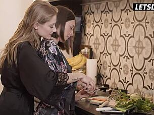 Tiffany and Eve's steamy best friend lesbian scissoring session