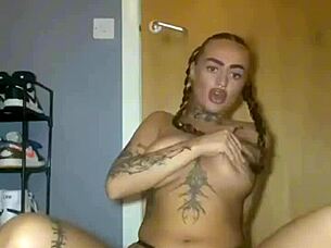 Scottish tattooed girl fingers intensely in private moment