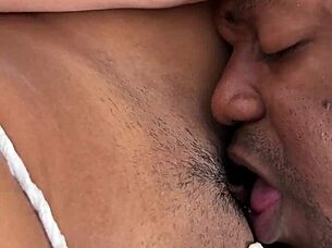 Amateur Couple's Passionate Pussy Eating Leads to Squirting