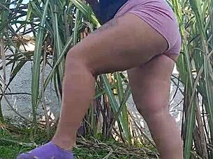 BIG ASS FLASHED AND DEEP PENETRATED OUTDOORS