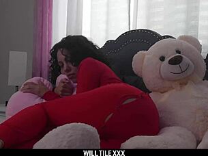 Kinky Satine Summers double penetrated wildly