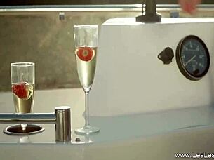 hey lesbian lovers fingering on the boat outside?