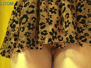 Sexy skirt girl forgot panties big pussy tease