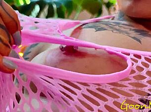 tattooed babe nichole saphir loses control ridin' that huge cock oh god!
