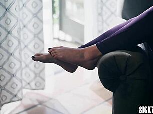 Kira Noir pounds Casey Calvert's big ass with huge strapon passion!