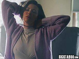 Kira Noir pounds Casey Calvert's big ass with huge strapon passion!