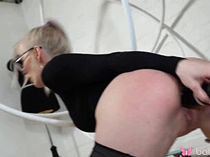 hey sweet ammy's wet pussy throbs on toy solo couch play 😏🍆