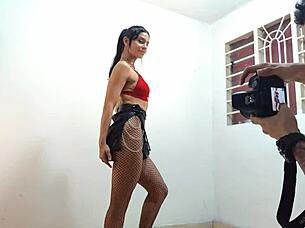 mi madura caliente posa y luego me folla salvaje