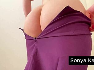 Curvy stepmom's big ass tempts in new skirt fuck try